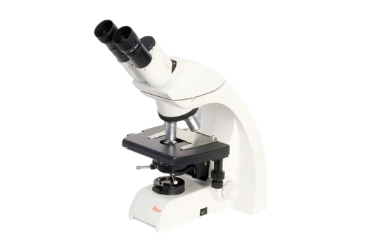 Microscopio DM750